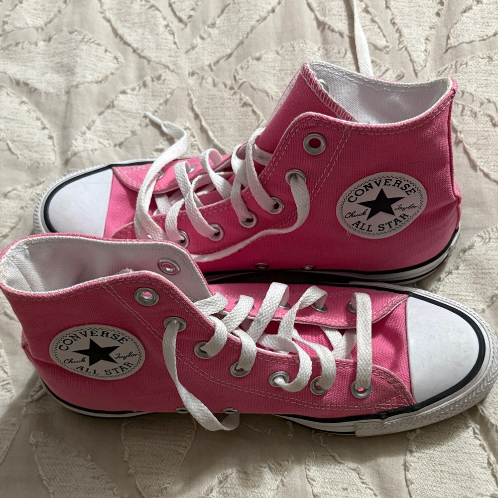 Converse High-Top Sneakers in Bright Pink size 7.5 women’s like new barely worn